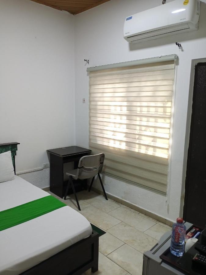 Hgl Guest House East Legon Exterior photo